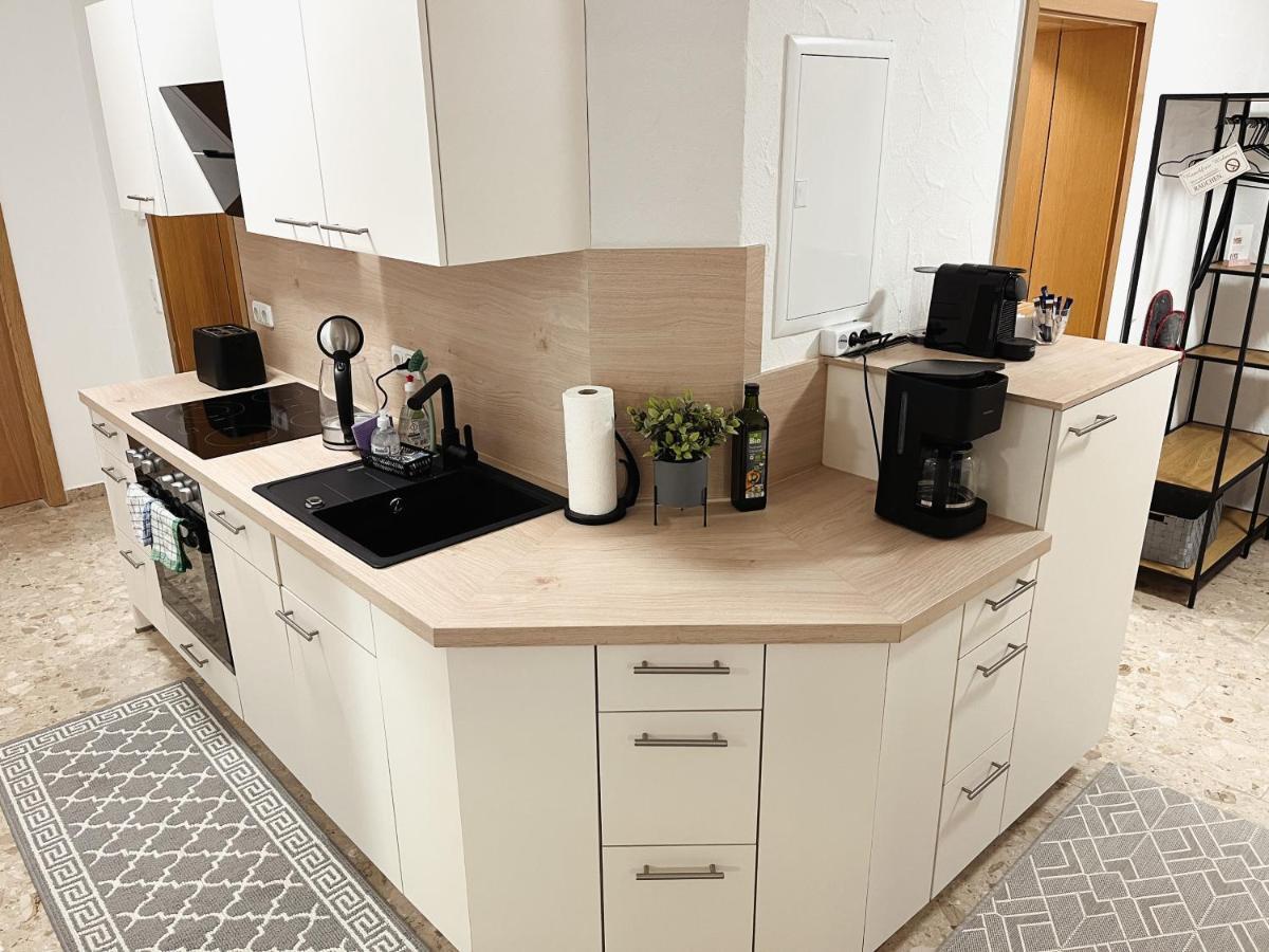 Bohnapartments Elisa - Wohlfuehlapartment Mit 2 Gratis Parkplaetzen Und 3 Schlafzimmern - Wlan - Vollausstattung Erfurt Bagian luar foto