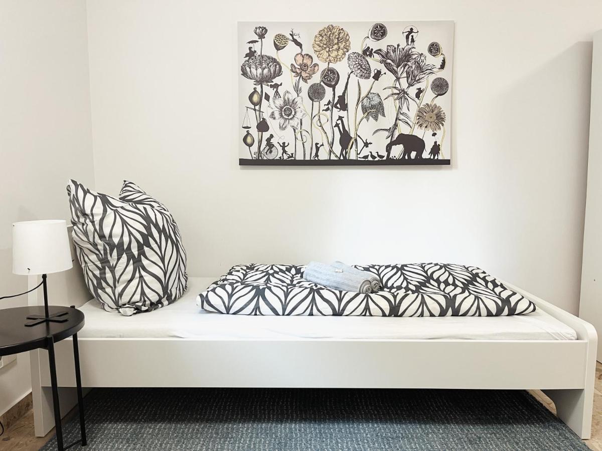 Bohnapartments Elisa - Wohlfuehlapartment Mit 2 Gratis Parkplaetzen Und 3 Schlafzimmern - Wlan - Vollausstattung Erfurt Bagian luar foto