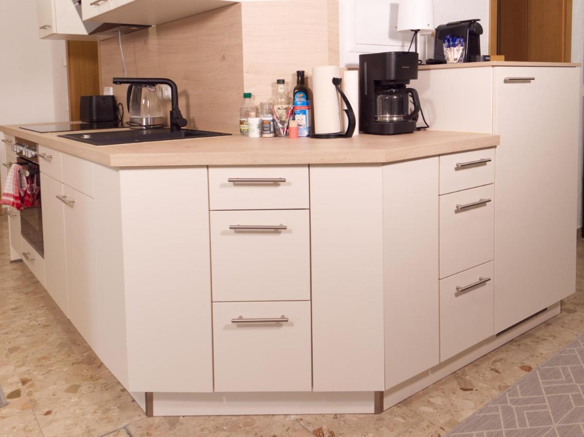 Bohnapartments Elisa - Wohlfuehlapartment Mit 2 Gratis Parkplaetzen Und 3 Schlafzimmern - Wlan - Vollausstattung Erfurt Bagian luar foto
