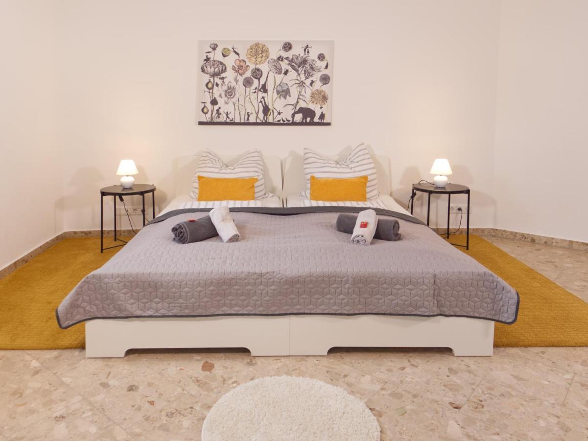 Bohnapartments Elisa - Wohlfuehlapartment Mit 2 Gratis Parkplaetzen Und 3 Schlafzimmern - Wlan - Vollausstattung Erfurt Bagian luar foto