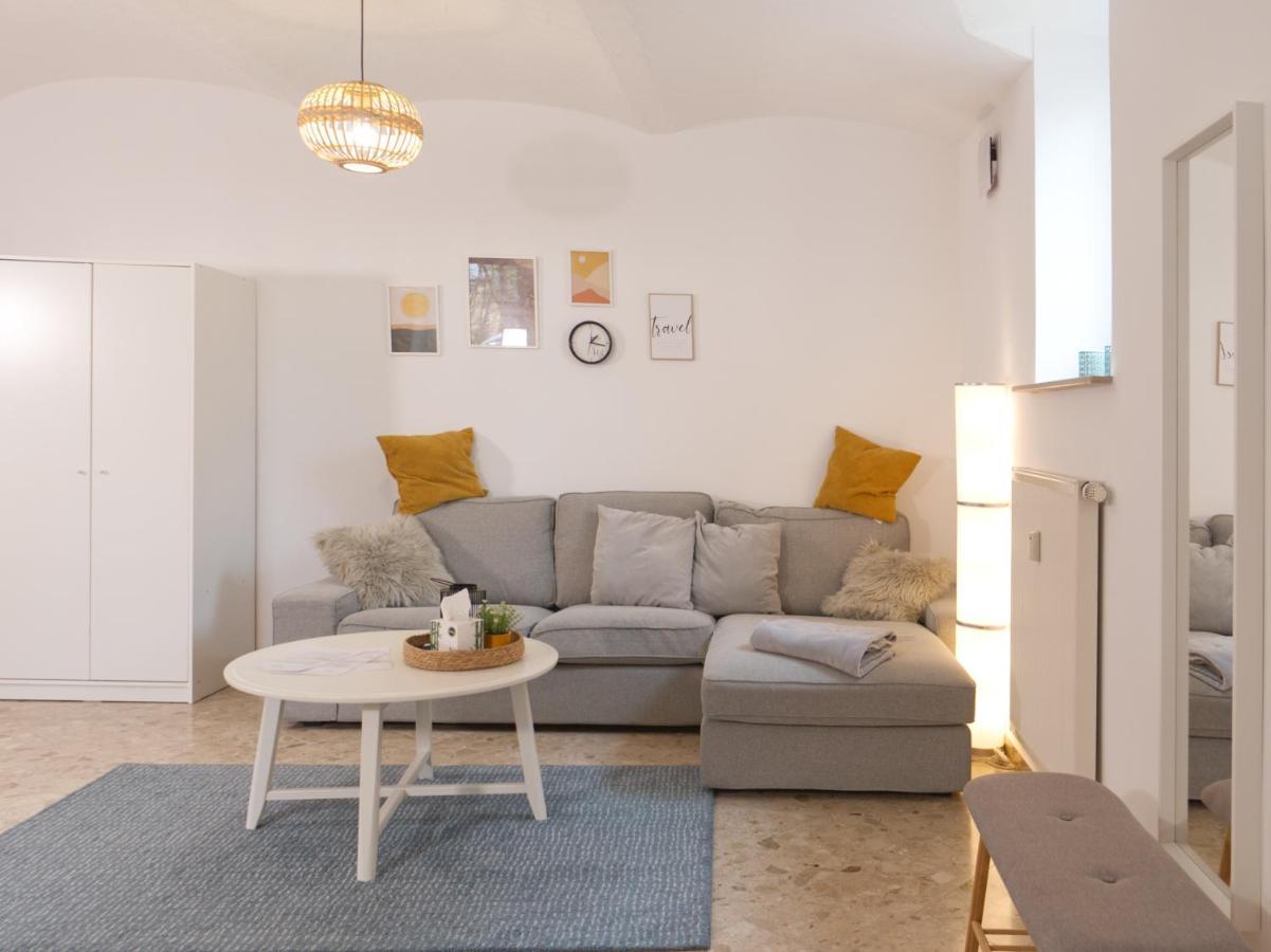 Bohnapartments Elisa - Wohlfuehlapartment Mit 2 Gratis Parkplaetzen Und 3 Schlafzimmern - Wlan - Vollausstattung Erfurt Bagian luar foto