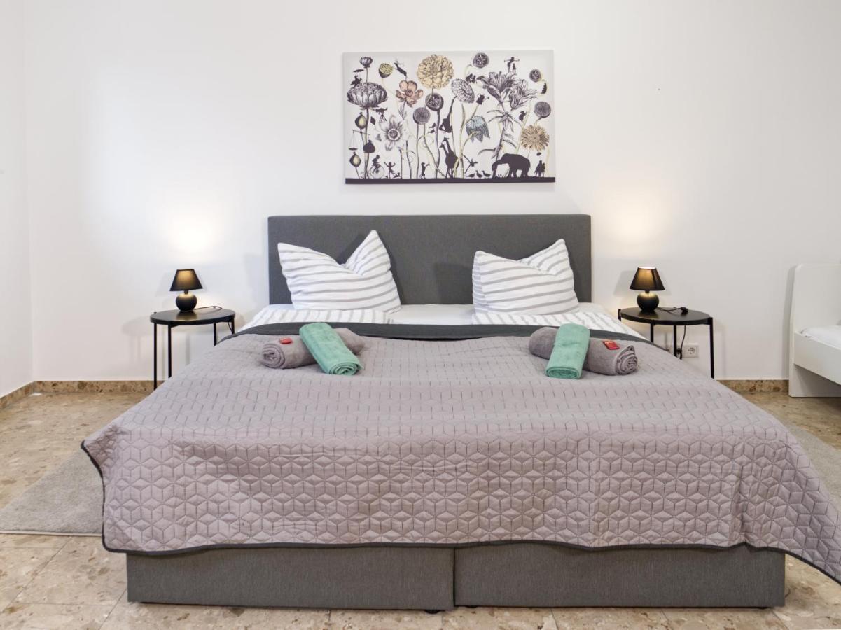 Bohnapartments Elisa - Wohlfuehlapartment Mit 2 Gratis Parkplaetzen Und 3 Schlafzimmern - Wlan - Vollausstattung Erfurt Bagian luar foto