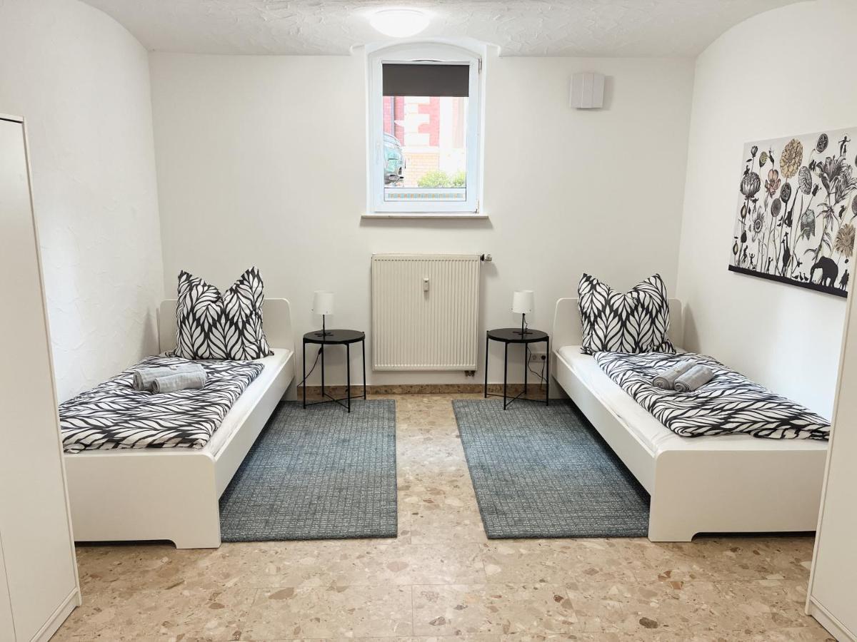 Bohnapartments Elisa - Wohlfuehlapartment Mit 2 Gratis Parkplaetzen Und 3 Schlafzimmern - Wlan - Vollausstattung Erfurt Bagian luar foto