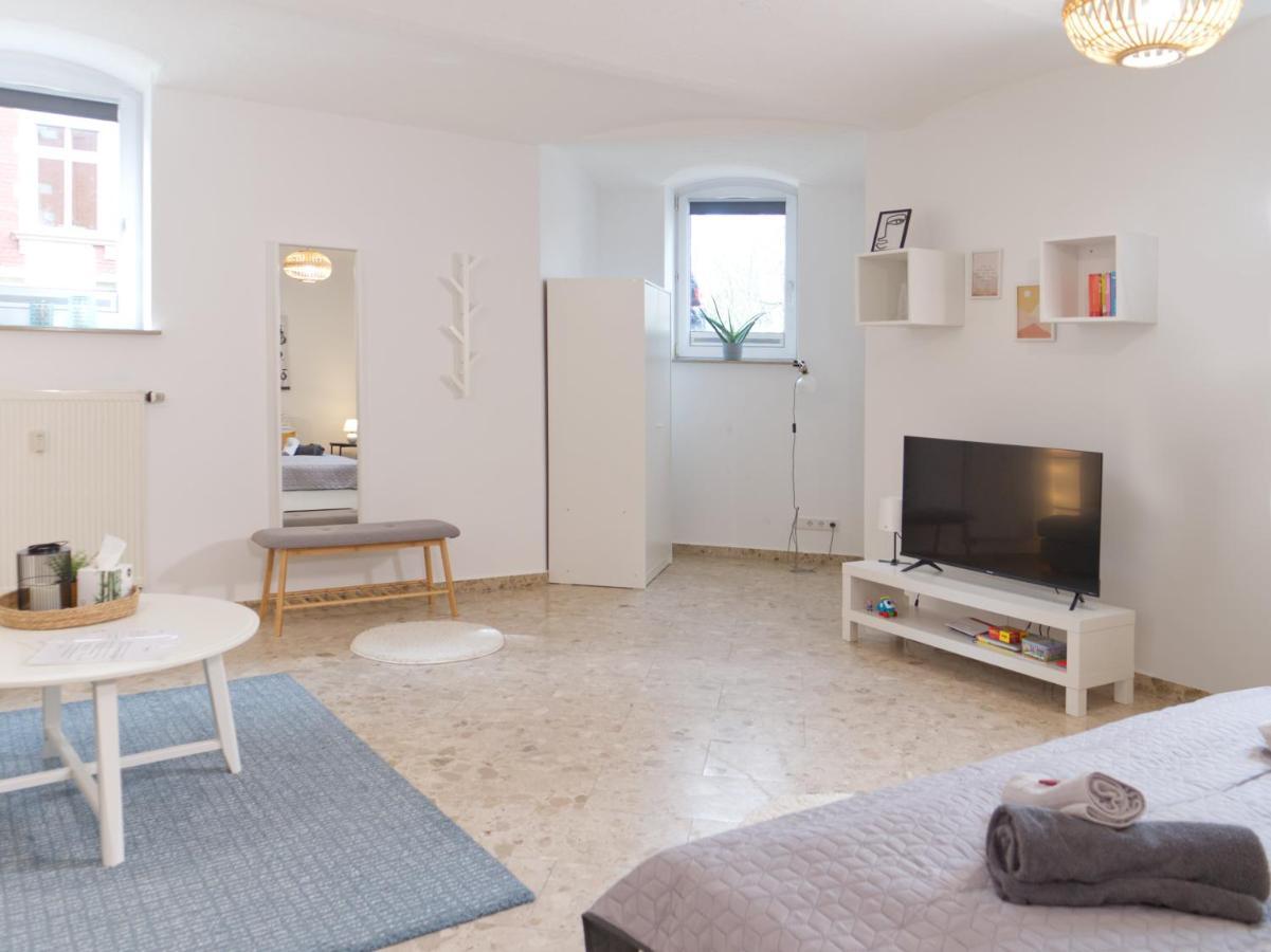 Bohnapartments Elisa - Wohlfuehlapartment Mit 2 Gratis Parkplaetzen Und 3 Schlafzimmern - Wlan - Vollausstattung Erfurt Bagian luar foto