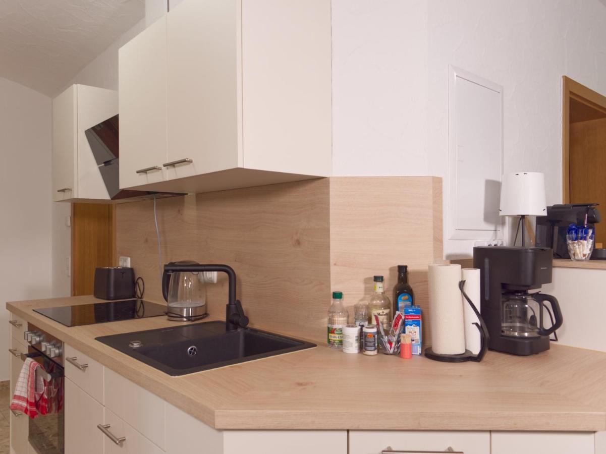 Bohnapartments Elisa - Wohlfuehlapartment Mit 2 Gratis Parkplaetzen Und 3 Schlafzimmern - Wlan - Vollausstattung Erfurt Bagian luar foto