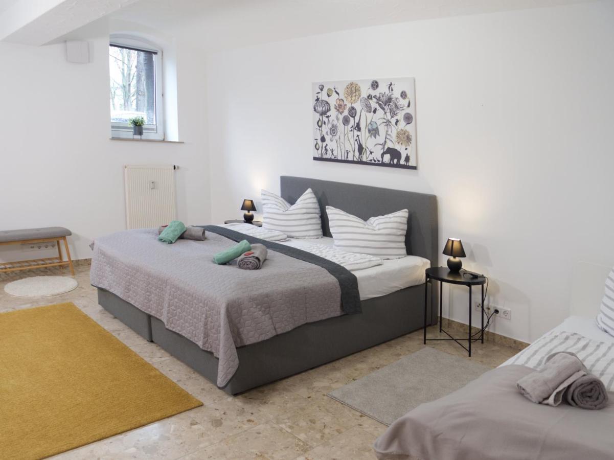 Bohnapartments Elisa - Wohlfuehlapartment Mit 2 Gratis Parkplaetzen Und 3 Schlafzimmern - Wlan - Vollausstattung Erfurt Bagian luar foto