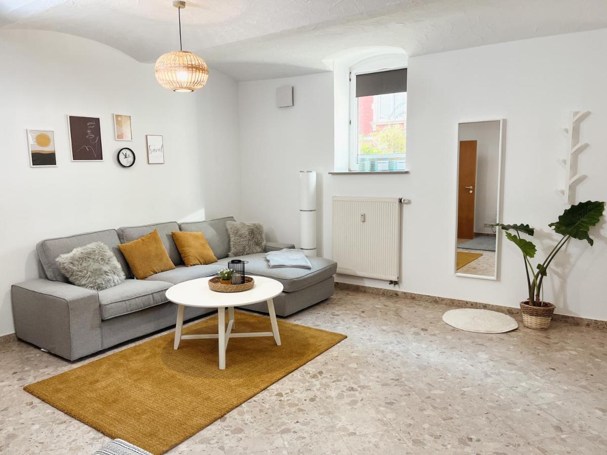 Bohnapartments Elisa - Wohlfuehlapartment Mit 2 Gratis Parkplaetzen Und 3 Schlafzimmern - Wlan - Vollausstattung Erfurt Bagian luar foto