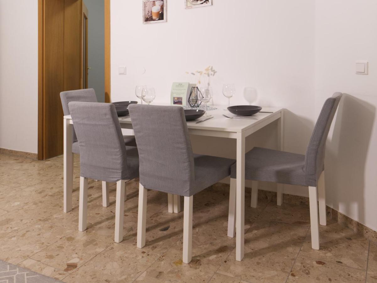 Bohnapartments Elisa - Wohlfuehlapartment Mit 2 Gratis Parkplaetzen Und 3 Schlafzimmern - Wlan - Vollausstattung Erfurt Bagian luar foto